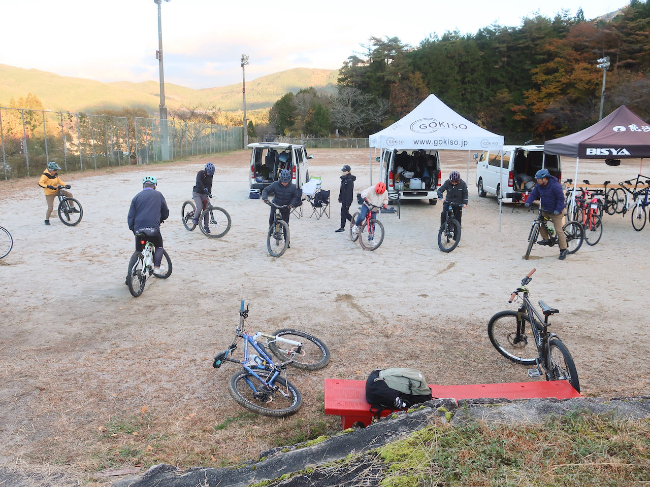 ヤンズのライディングスクール // YANS Riding School